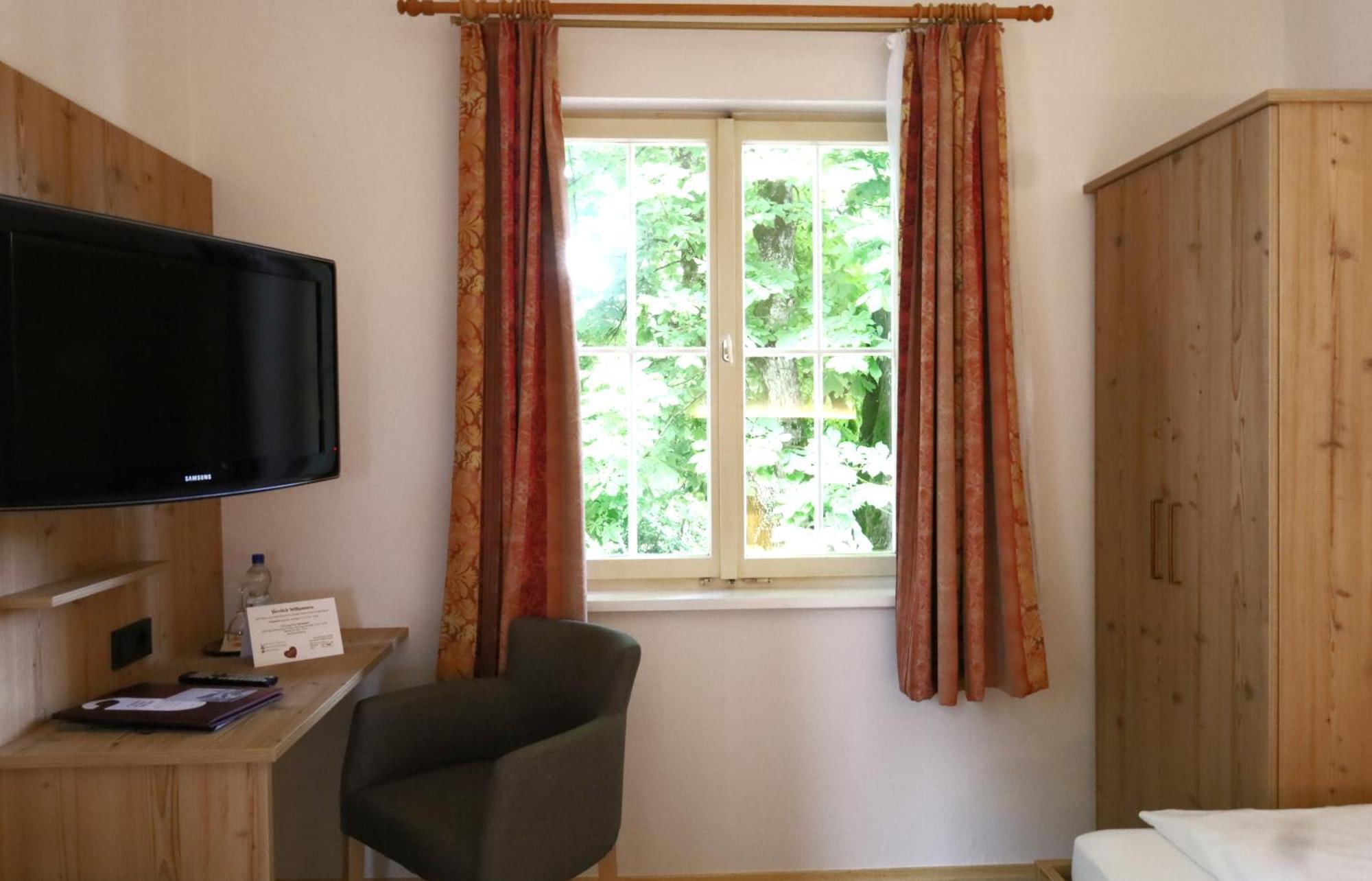 Hotel Gasthof Zur Post Wolfegg Exteriör bild